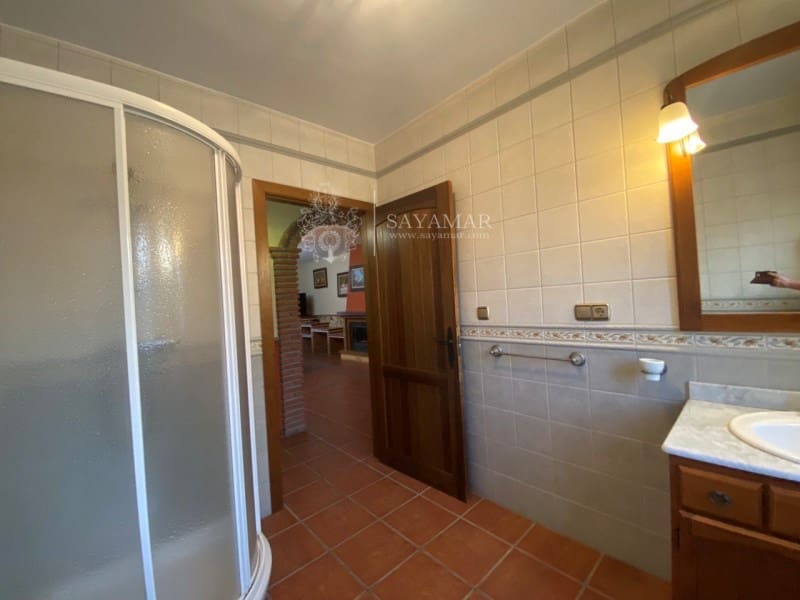 4 sovrum Villa till salu i Sayalonga med garage - 525 000 € (Ref: 8665811)