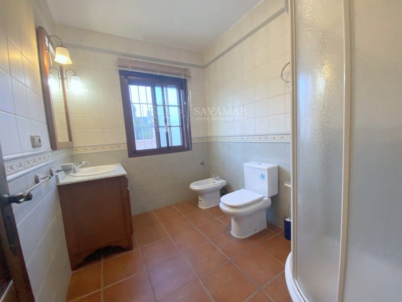 4 sovrum Villa till salu i Sayalonga med garage - 525 000 € (Ref: 8665811)