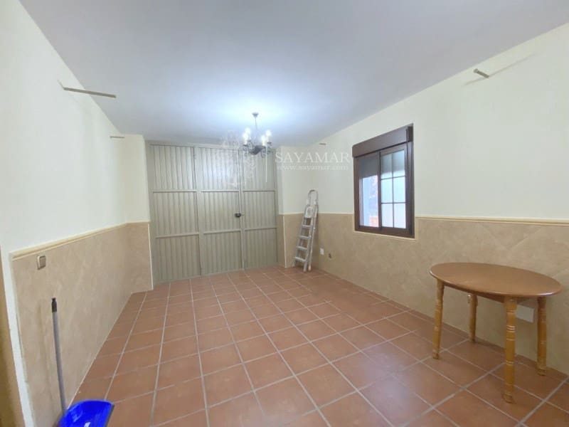 4 sovrum Villa till salu i Sayalonga med garage - 525 000 € (Ref: 8665811)