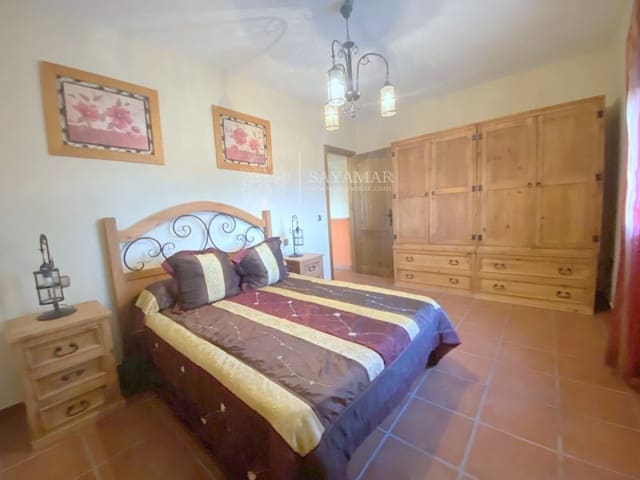 4 sovrum Villa till salu i Sayalonga med garage - 525 000 € (Ref: 8665811)