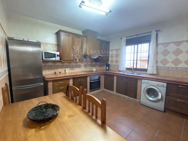 4 sovrum Villa till salu i Sayalonga med garage - 525 000 € (Ref: 8665811)