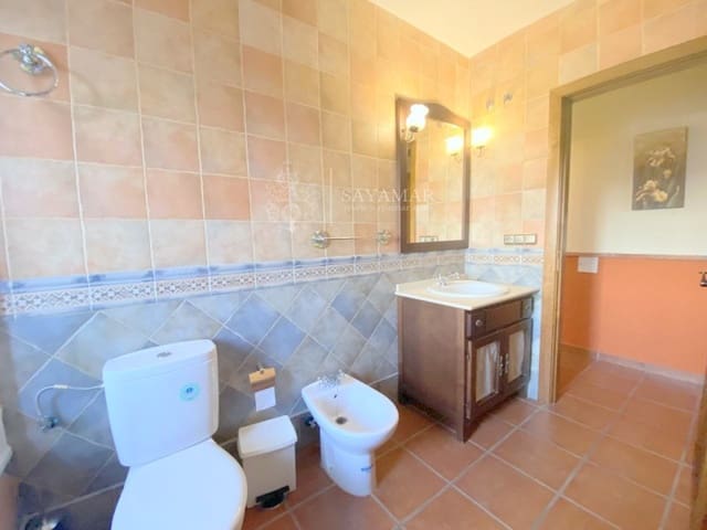 4 sovrum Villa till salu i Sayalonga med garage - 525 000 € (Ref: 8665811)