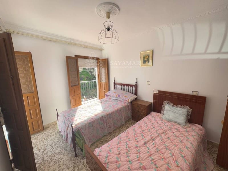 5 Zimmer Haus zu verkaufen in Sayalonga - 180.000 € (Ref: 8685259)