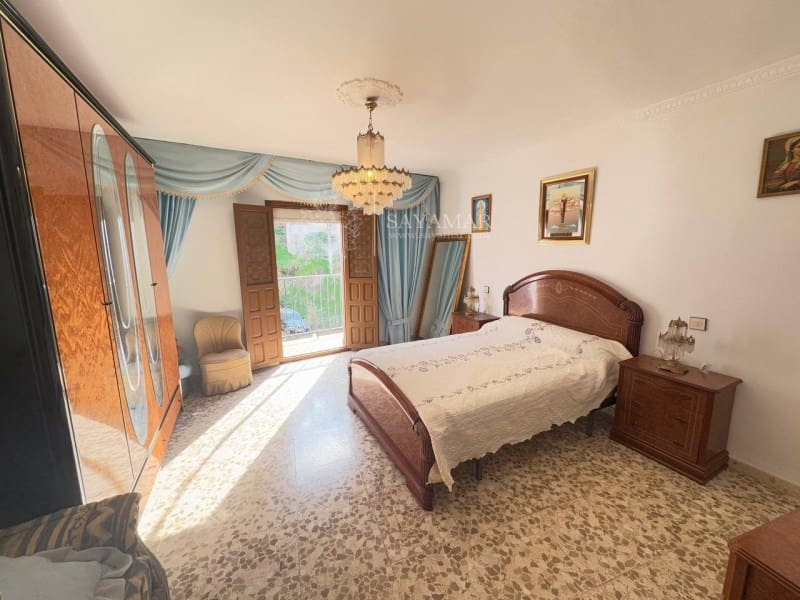 5 Zimmer Haus zu verkaufen in Sayalonga - 180.000 € (Ref: 8685259)