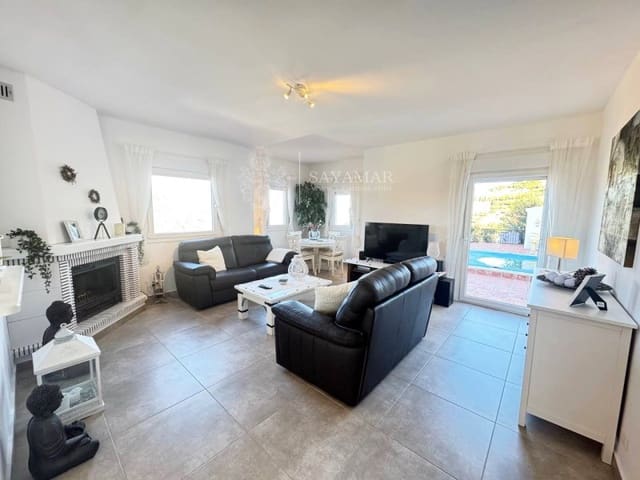 2 soveværelse Villa til salg i Sayalonga med swimmingpool - € 395.000 (Ref: 8778832)