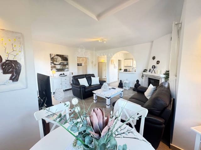 2 soveværelse Villa til salg i Sayalonga med swimmingpool - € 395.000 (Ref: 8778832)