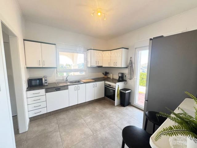 2 soveværelse Villa til salg i Sayalonga med swimmingpool - € 395.000 (Ref: 8778832)