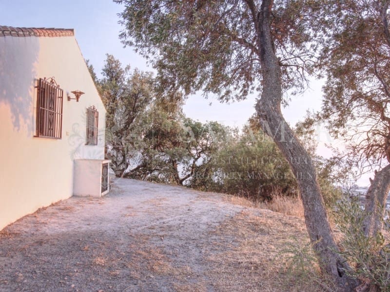 2 soveværelse Villa til salg i Sayalonga - € 365.000 (Ref: 8780396)