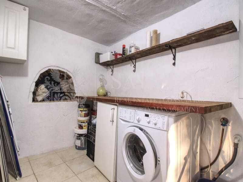 2 soveværelse Villa til salg i Sayalonga - € 365.000 (Ref: 8780396)