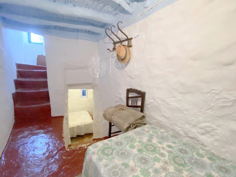 4 soveværelse Byhus til salg i Sayalonga - € 83.000 (Ref: 8847816)