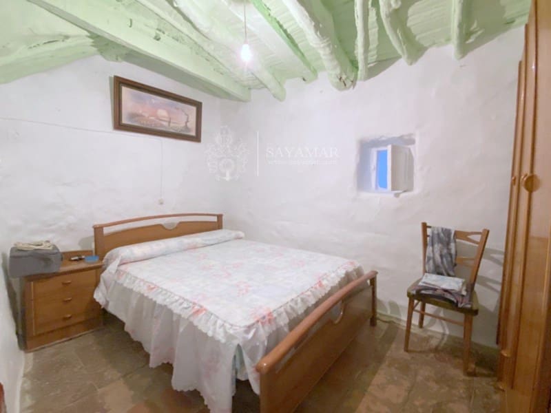 4 soveværelse Byhus til salg i Sayalonga - € 83.000 (Ref: 8847816)