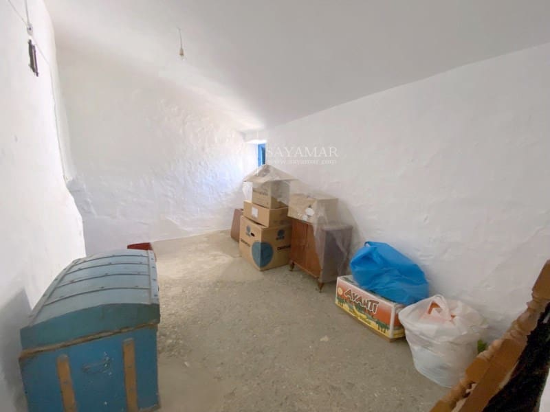 4 soveværelse Byhus til salg i Sayalonga - € 83.000 (Ref: 8847816)