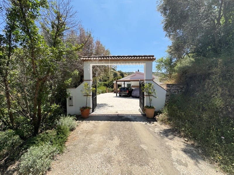 3 bedroom Villa for sale in Archez - € 395,000 (Ref: 8937644)