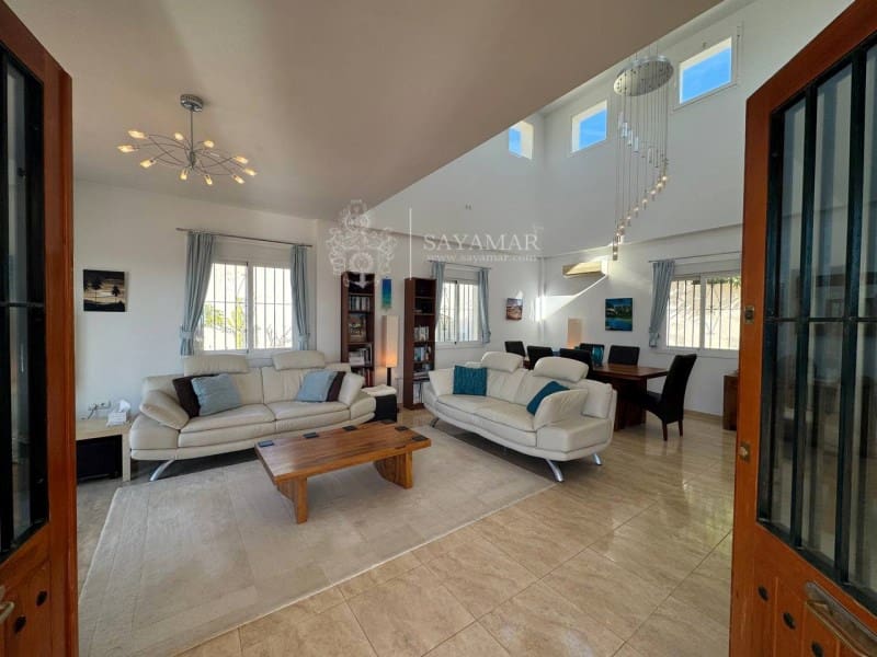 3 sypialnia Willa na sprzedaż w Sayalonga - 595 000 € (Ref: 8940087)