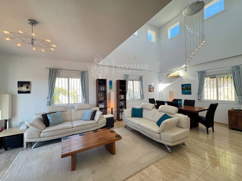 3 sypialnia Willa na sprzedaż w Sayalonga - 595 000 € (Ref: 8940087)