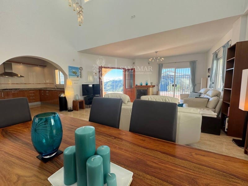 3 sypialnia Willa na sprzedaż w Sayalonga - 595 000 € (Ref: 8940087)