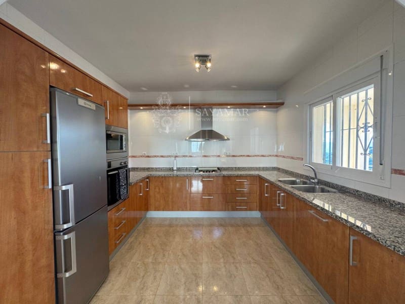 3 sypialnia Willa na sprzedaż w Sayalonga - 595 000 € (Ref: 8940087)