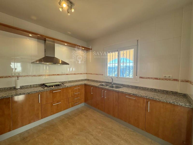 3 sypialnia Willa na sprzedaż w Sayalonga - 595 000 € (Ref: 8940087)