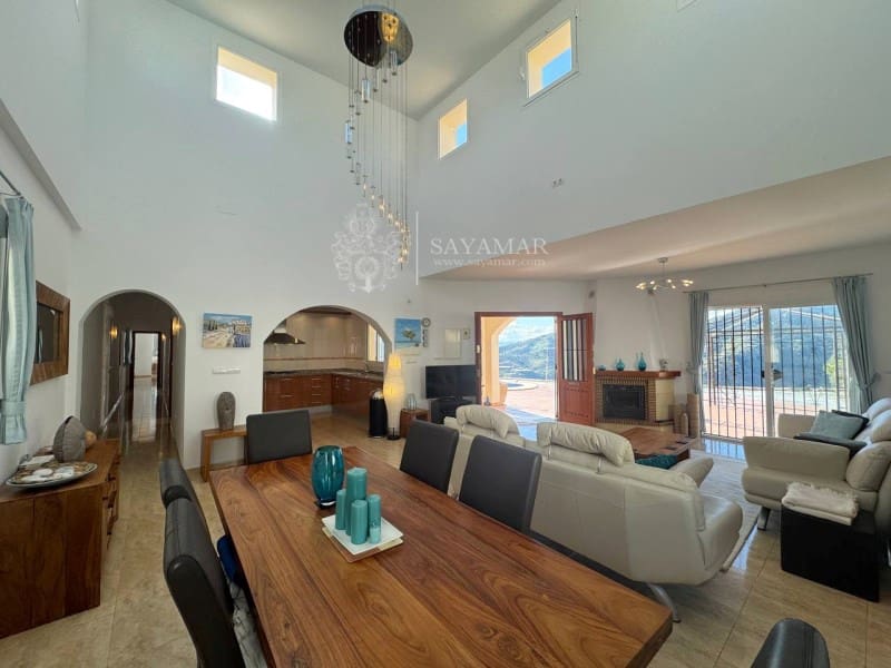 3 sypialnia Willa na sprzedaż w Sayalonga - 595 000 € (Ref: 8940087)