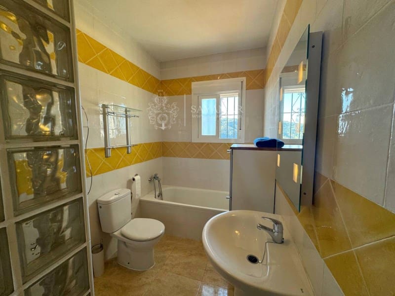 3 sypialnia Willa na sprzedaż w Sayalonga - 595 000 € (Ref: 8940087)