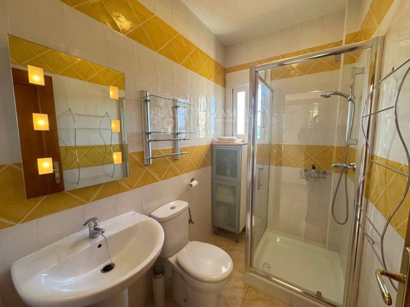 3 sypialnia Willa na sprzedaż w Sayalonga - 595 000 € (Ref: 8940087)