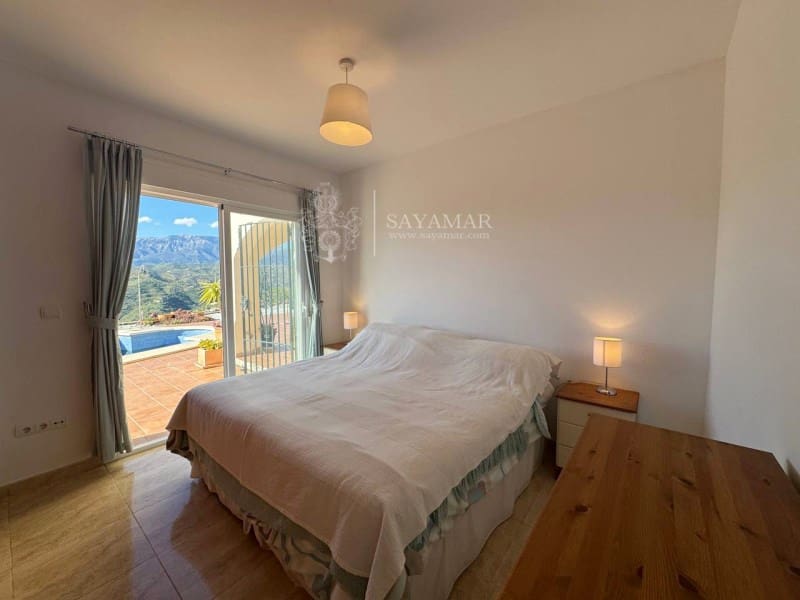 3 sypialnia Willa na sprzedaż w Sayalonga - 595 000 € (Ref: 8940087)