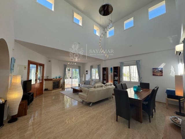 3 Zimmer Villa zu verkaufen in Sayalonga - 690.000 € (Ref: 8940087)