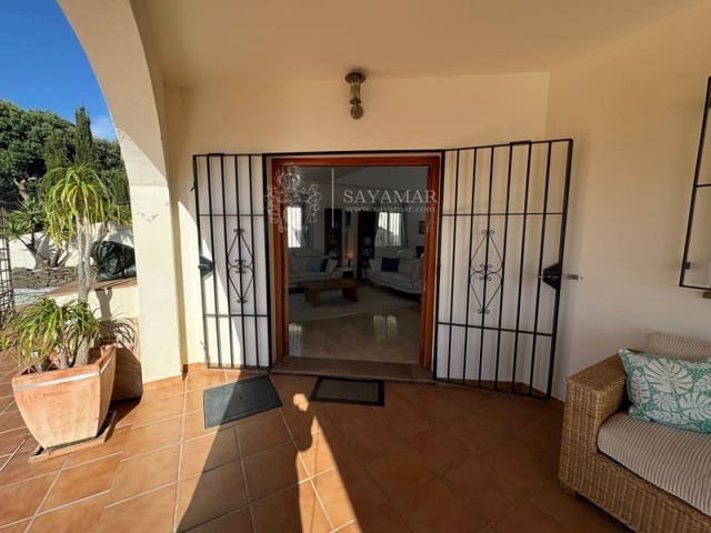 3 sovrum Villa till salu i Sayalonga - 595 000 € (Ref: 8940087)