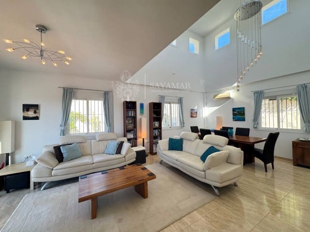 3 sovrum Villa till salu i Sayalonga - 595 000 € (Ref: 8940087)