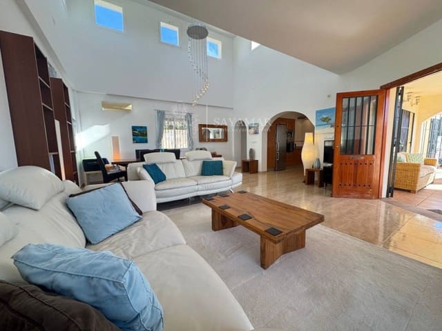 3 sovrum Villa till salu i Sayalonga - 595 000 € (Ref: 8940087)