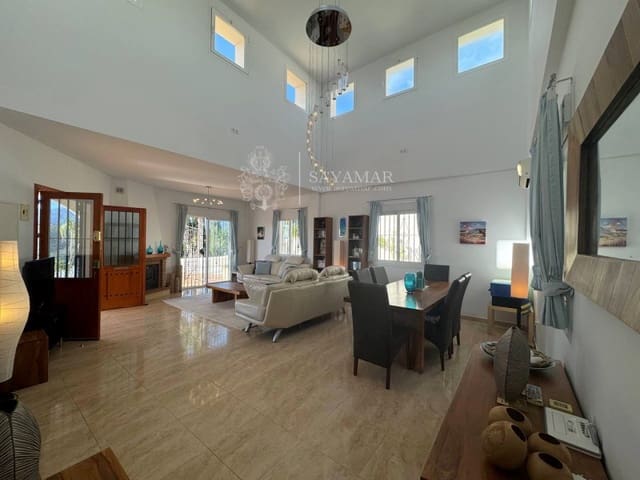 3 sovrum Villa till salu i Sayalonga - 595 000 € (Ref: 8940087)