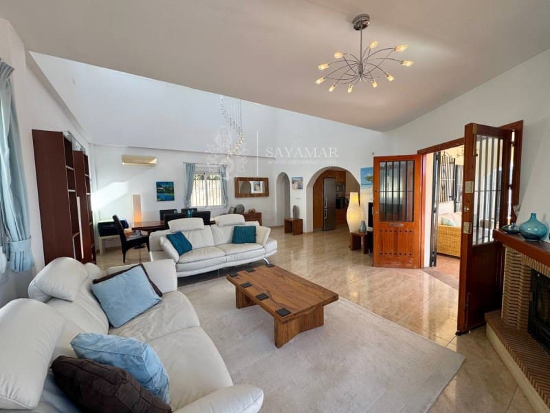 3 sypialnia Willa na sprzedaż w Sayalonga - 595 000 € (Ref: 8940087)