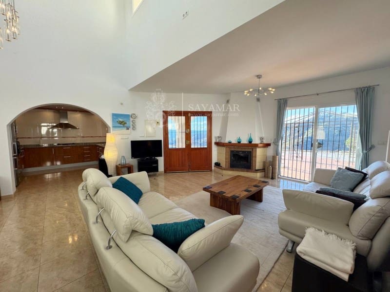 3 sypialnia Willa na sprzedaż w Sayalonga - 595 000 € (Ref: 8940087)