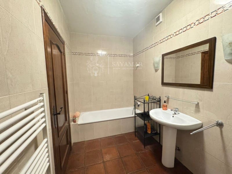 3 sypialnia Willa na sprzedaż w Sayalonga z basenem - 495 000 € (Ref: 8940538)