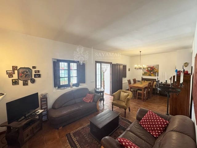 3 chambre Villa/Maison à vendre à Sayalonga avec piscine - 495 000 € (Ref: 8940538)