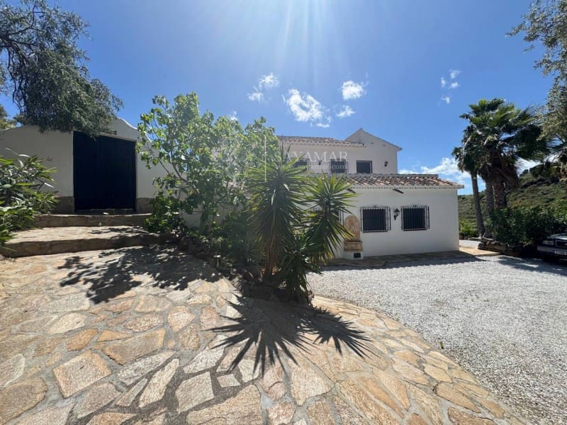 3 sypialnia Willa na sprzedaż w Sayalonga z basenem - 495 000 € (Ref: 8940538)