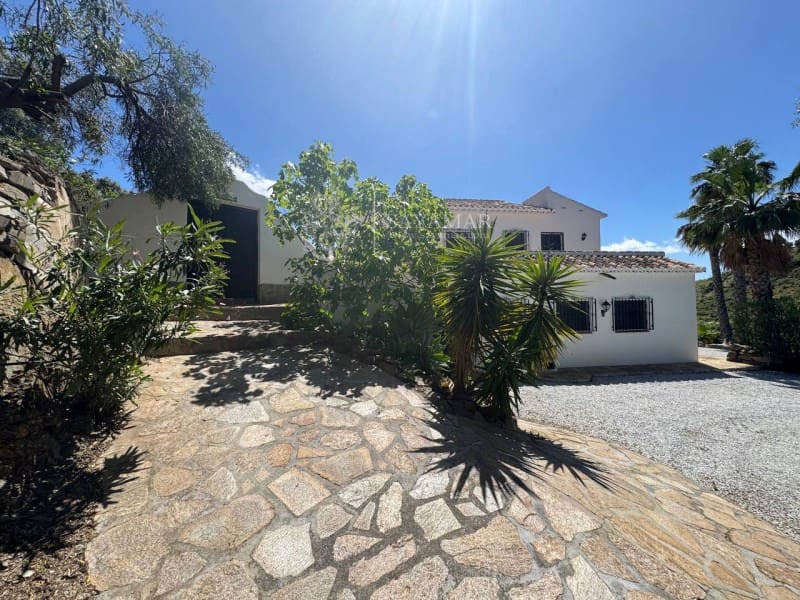 3 sypialnia Willa na sprzedaż w Sayalonga z basenem - 495 000 € (Ref: 8940538)