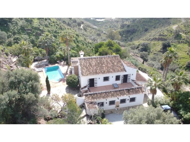 3 chambre Villa/Maison à vendre à Sayalonga avec piscine - 495 000 € (Ref: 8940538)