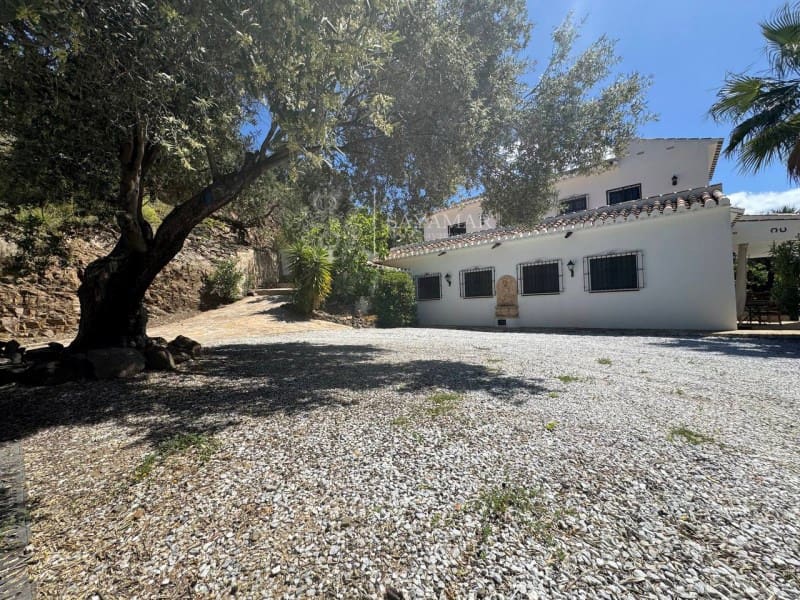 3 sypialnia Willa na sprzedaż w Sayalonga z basenem - 495 000 € (Ref: 8940538)