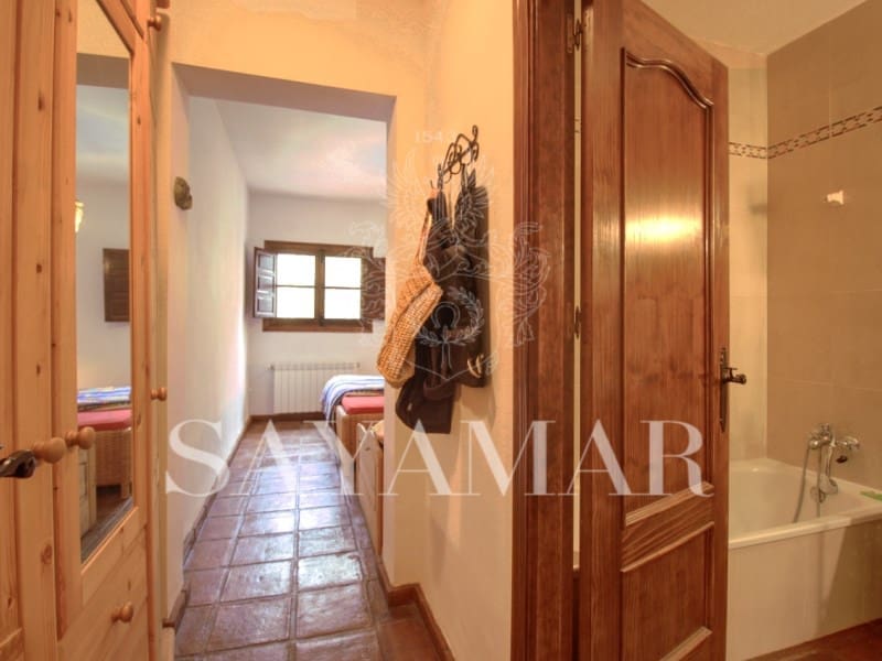 3 slaapkamer Villa te koop in Sayalonga met zwembad - € 495.000 (Ref: 8940538)