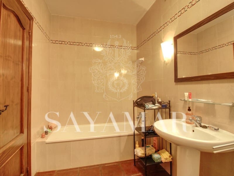 3 slaapkamer Villa te koop in Sayalonga met zwembad - € 495.000 (Ref: 8940538)