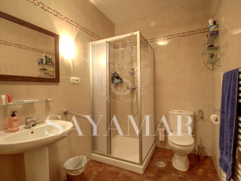 3 slaapkamer Villa te koop in Sayalonga met zwembad - € 495.000 (Ref: 8940538)