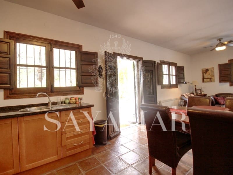 3 slaapkamer Villa te koop in Sayalonga met zwembad - € 495.000 (Ref: 8940538)