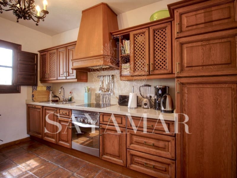 3 slaapkamer Villa te koop in Sayalonga met zwembad - € 495.000 (Ref: 8940538)