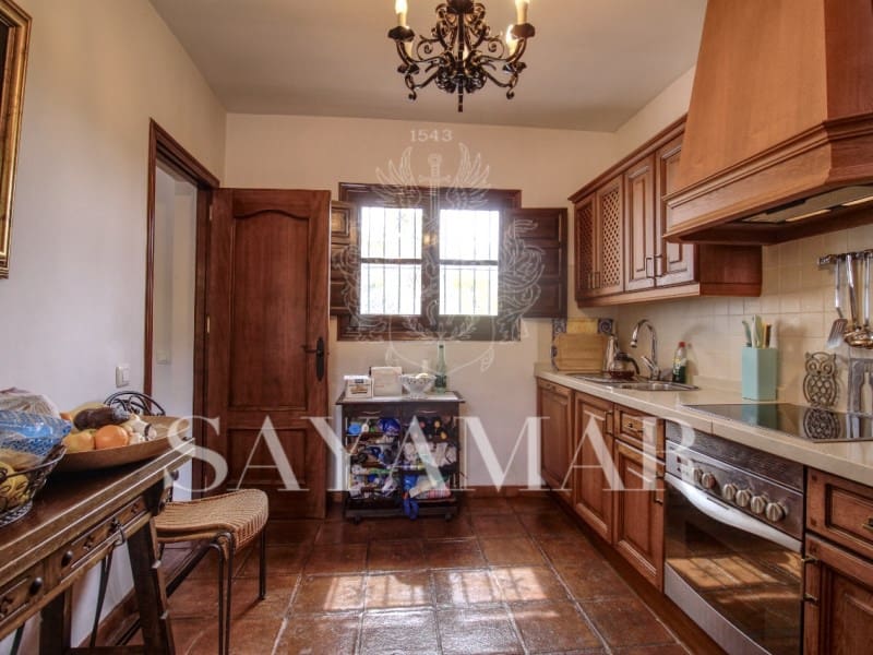 3 slaapkamer Villa te koop in Sayalonga met zwembad - € 495.000 (Ref: 8940538)