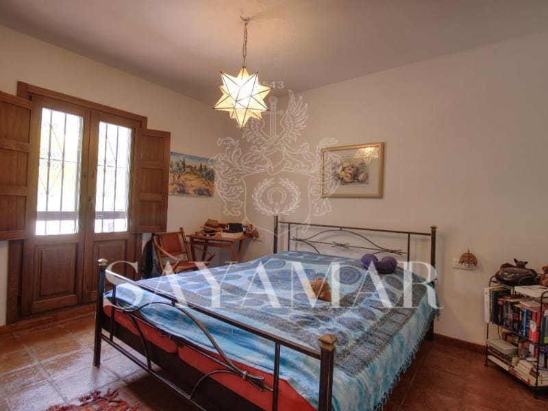 3 slaapkamer Villa te koop in Sayalonga met zwembad - € 495.000 (Ref: 8940538)