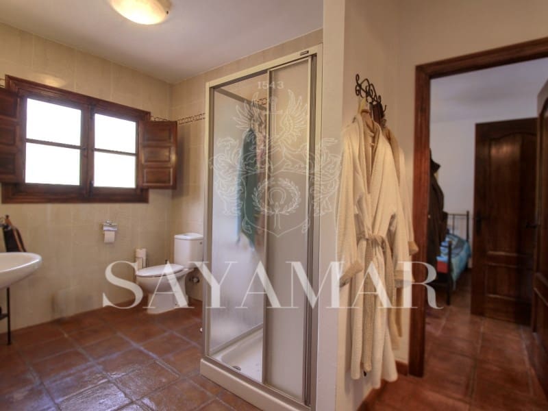 3 slaapkamer Villa te koop in Sayalonga met zwembad - € 495.000 (Ref: 8940538)