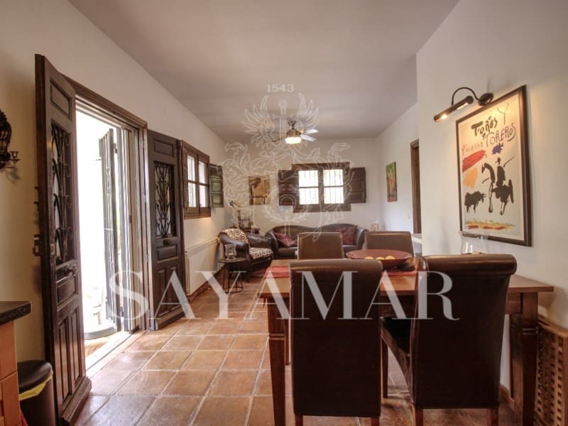 3 slaapkamer Villa te koop in Sayalonga met zwembad - € 495.000 (Ref: 8940538)