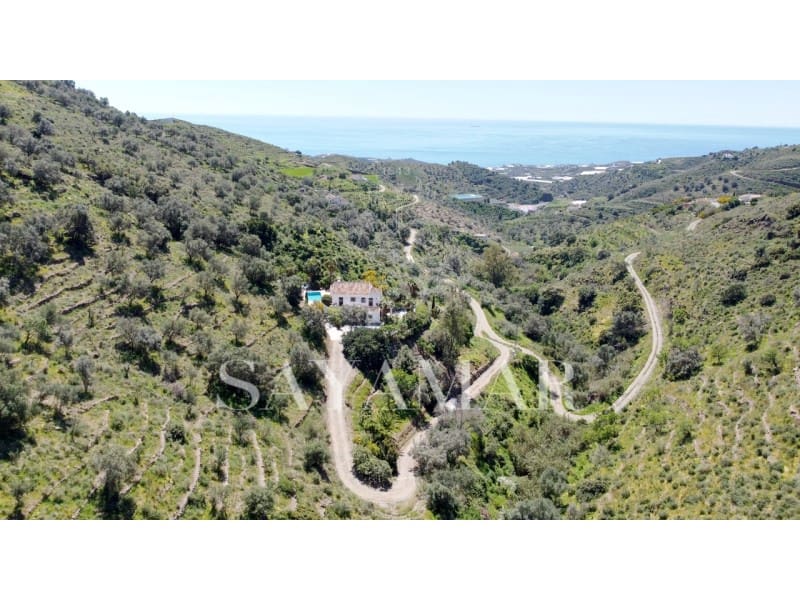 3 slaapkamer Villa te koop in Sayalonga met zwembad - € 495.000 (Ref: 8940538)