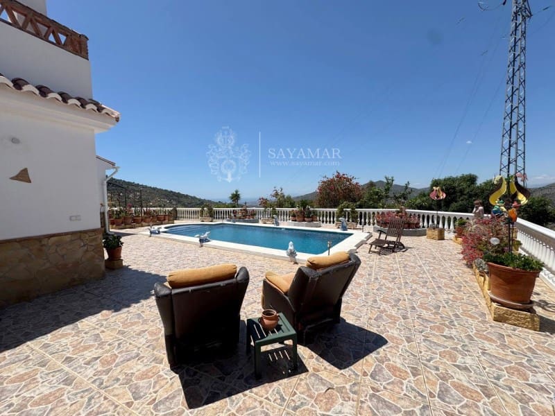 4 slaapkamer Villa te koop in Sayalonga - € 540.000 (Ref: 8944232)